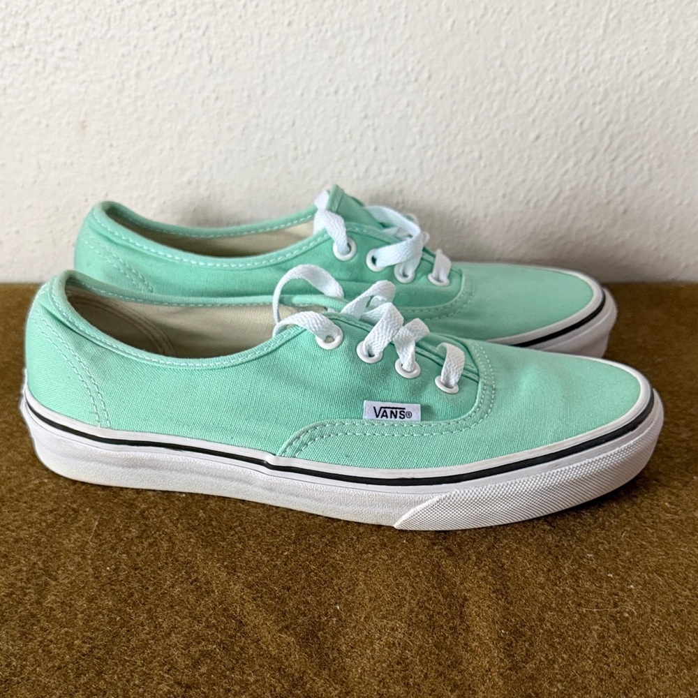 Vans Low Top Skate Shoes Size Men 5/ Women 6.5